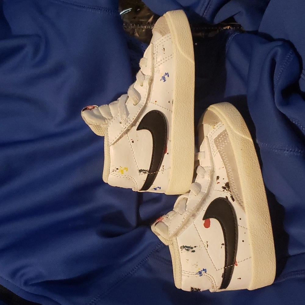 NIKE BLAZERS, size 7c, white black swoosh and splatter paint